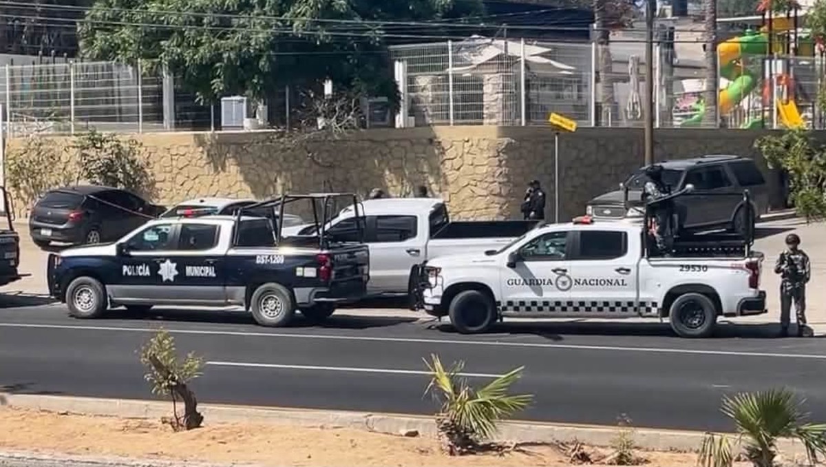 Autoridades procesaron el lugar del ataque en la colonia Santa Rosa de San José del Cabo.| Foto: Especial