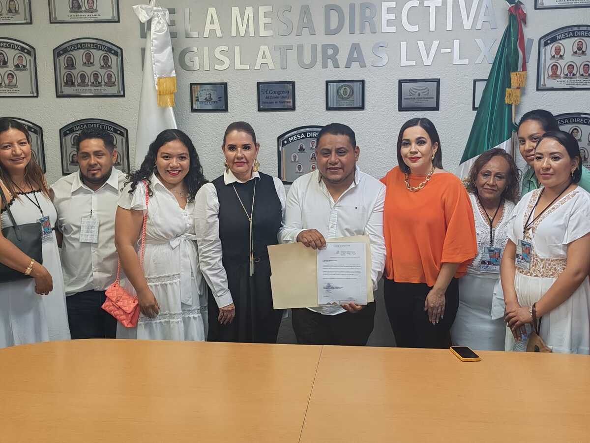 Ernesto Méndez asume alcaldía de Huamuxtitlán tras muerte de hermano. | Foto: Especial