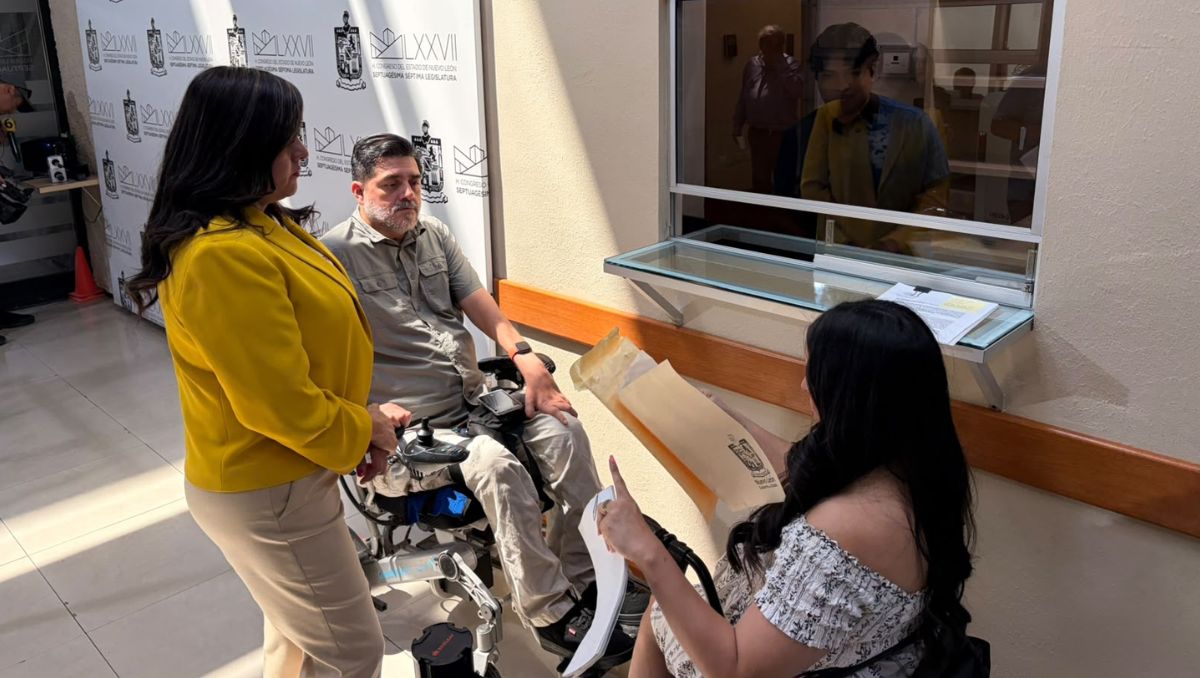 Integrantes del Consejo de Personas con Discapacidad entregaron la solicitud al Congreso. Foto: Kevin Recio