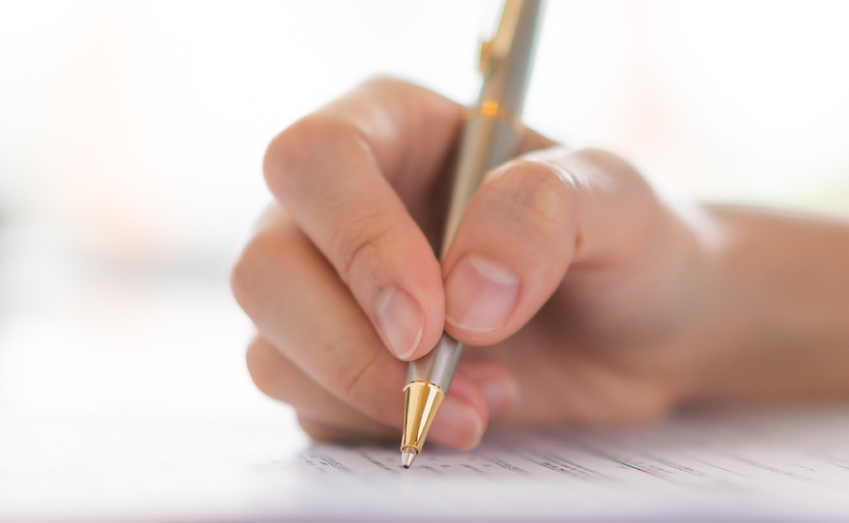 “Un mensaje de voz no es lo mismo que el gesto de escribir algo y firmar de puño y letra”. (Magnific)