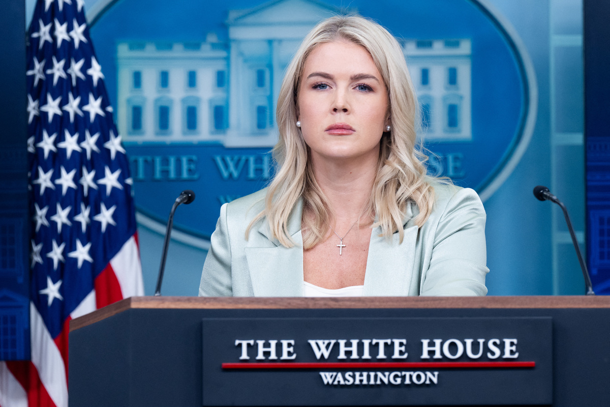 La secretaria de prensa de la Casa Blanca, Karoline Leavitt, habla durante una rueda de prensa en la Sala de Prensa Brady de la Casa Blanca. | AFP
