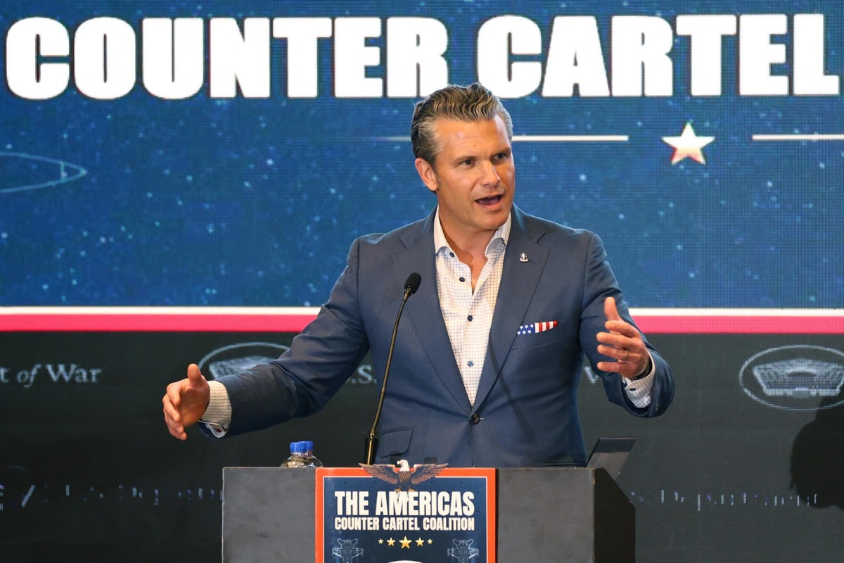 El secretario de Defensa de EU, Pete Hegseth, interviene durante un foro de la Coalición de las Américas vs los Cárteles en Ciudad de Panamá. | EFE