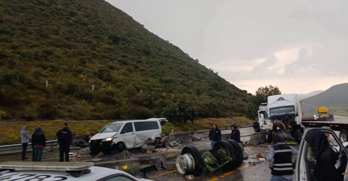 Accidente automovilístico en autopista Arco Norte. (Cortesía)