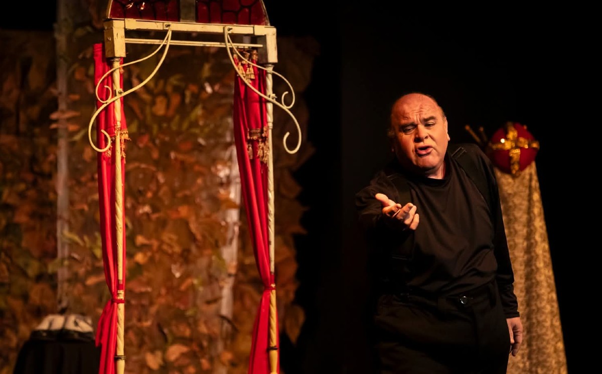El actor salvadoreño, Omar Renderos, presentará una obra unipersonal autobiográfica. | Foto: Cortesía
