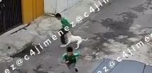El menor se encontraba con otro jugando en la calle, cuando el canino llegó y lo mordió.