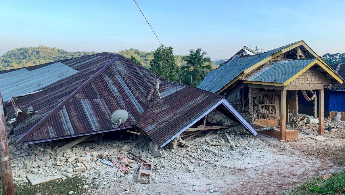 El movimiento telúrico en Indonesia provocó daños en infraestructura | Foto: AFP