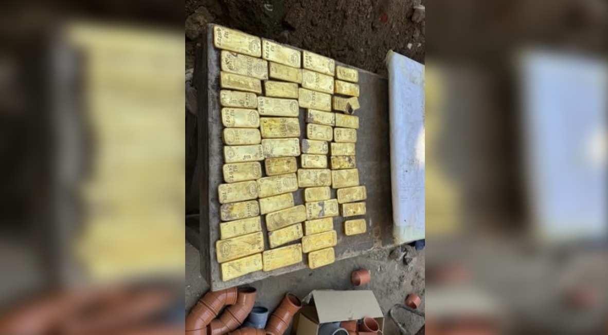 La policía informó que los trabajadores los alertaron tras descubrir "una gran cantidad de oro". (Foto: especial)