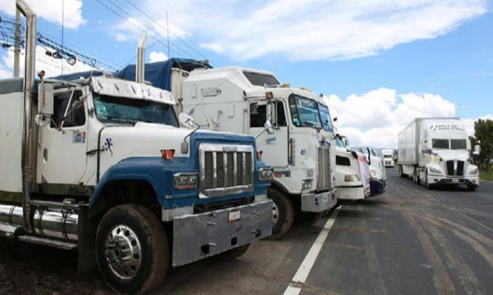 Robo al autotransporte y extorsión se suman a las malas condiciones de las vialidades. (Jorge Sánchez)