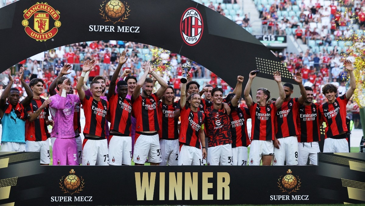 AC Milan derrota al Manchester United en último juego de pretemporada (Reuters)