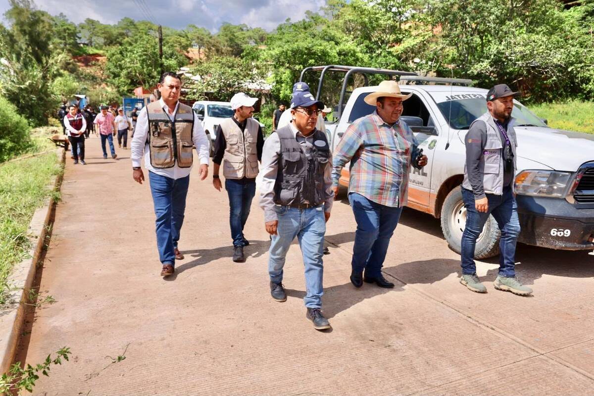 Brigadas estatales y pobladores colaboraron en la recuperación de espacios públicos y planteles escolares. | Foto: Especial