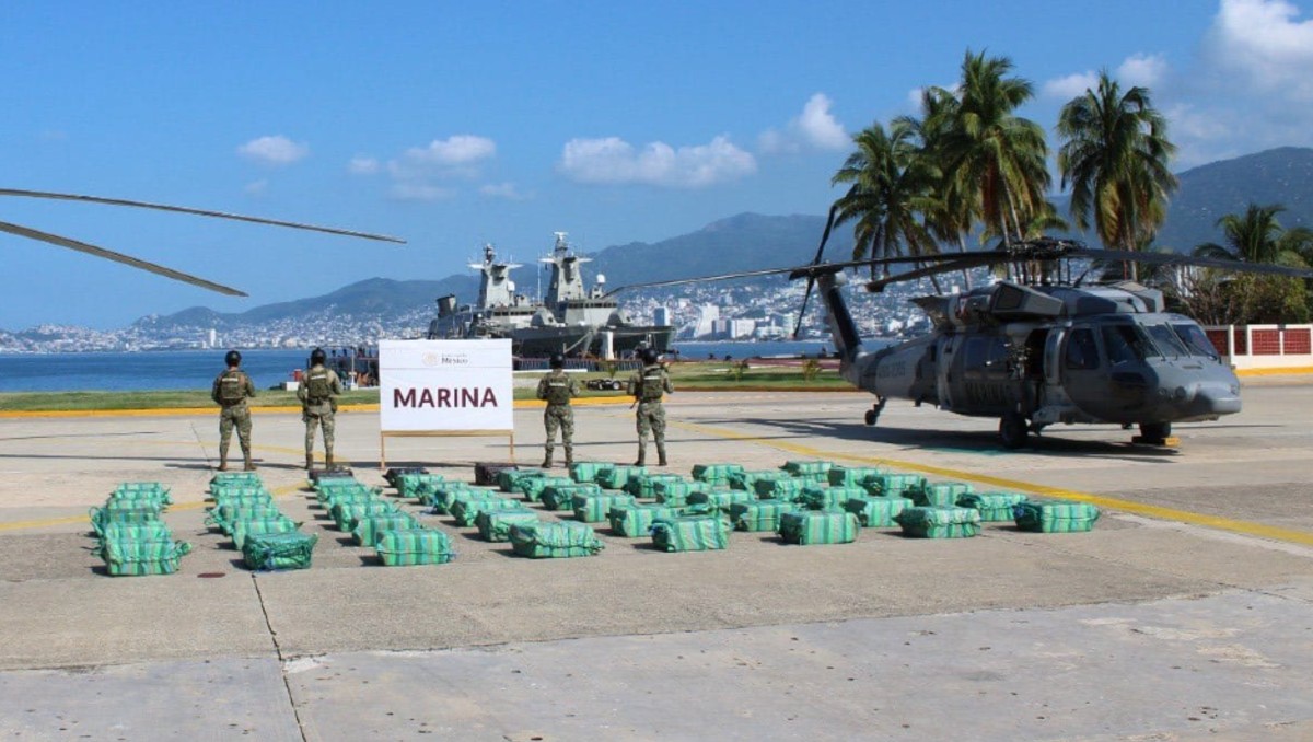 Decenas de bloques con el polvo blanco fueron incautados en costa de Guerrero | Foto: Especial