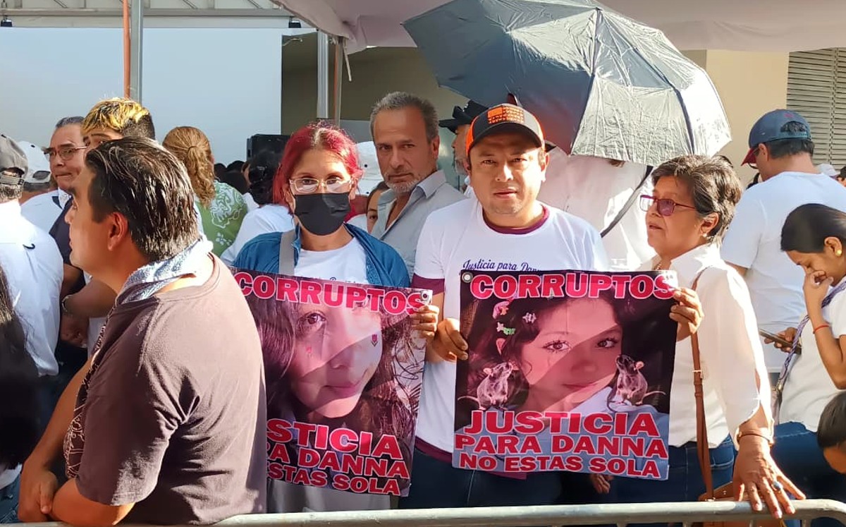 Familiares de Danna acudieron con mensajes para exigir justicia. | Jesús Alberto García
