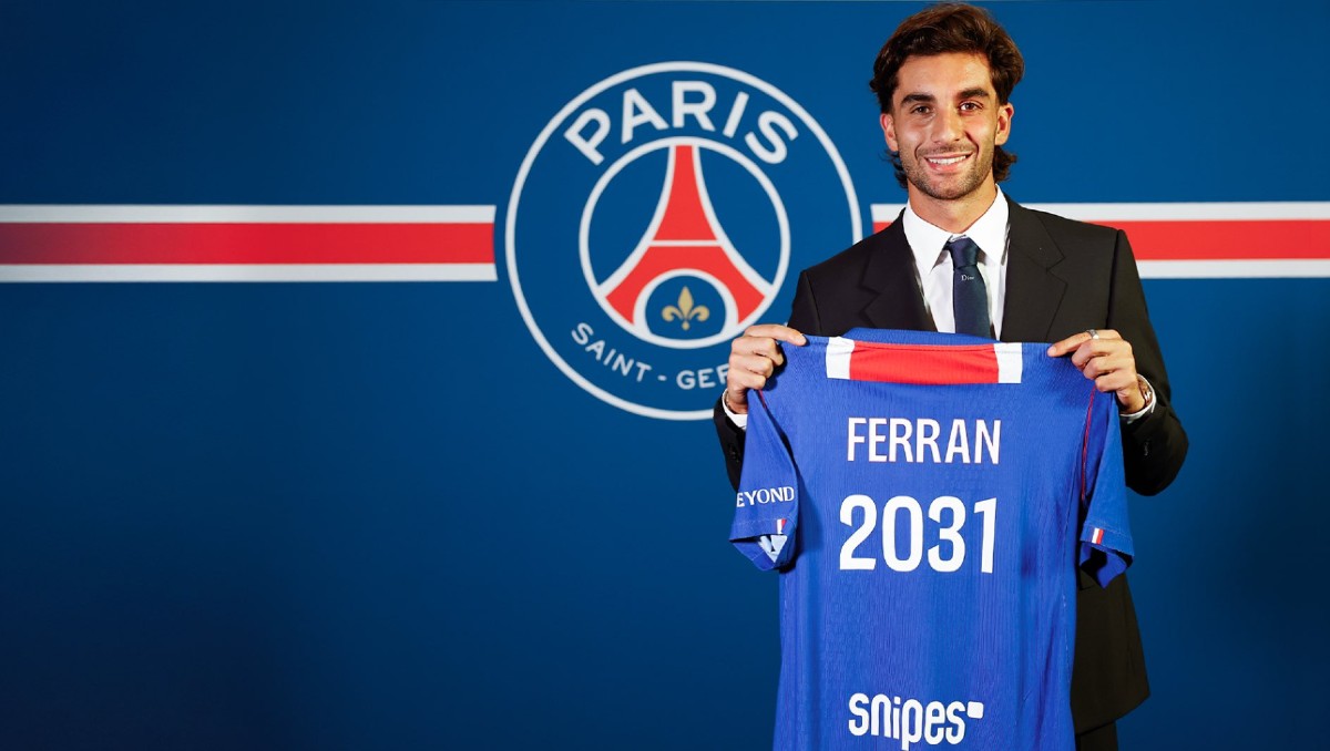 Ferran Torres es presentado como nuevo jugador del PS (X: @PSG_espanol)