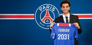 Ferran Torres firmó con el París Saint Germain por cinco temporadas; se reúne con Luis Enrique tras su paso en la Selección de España.