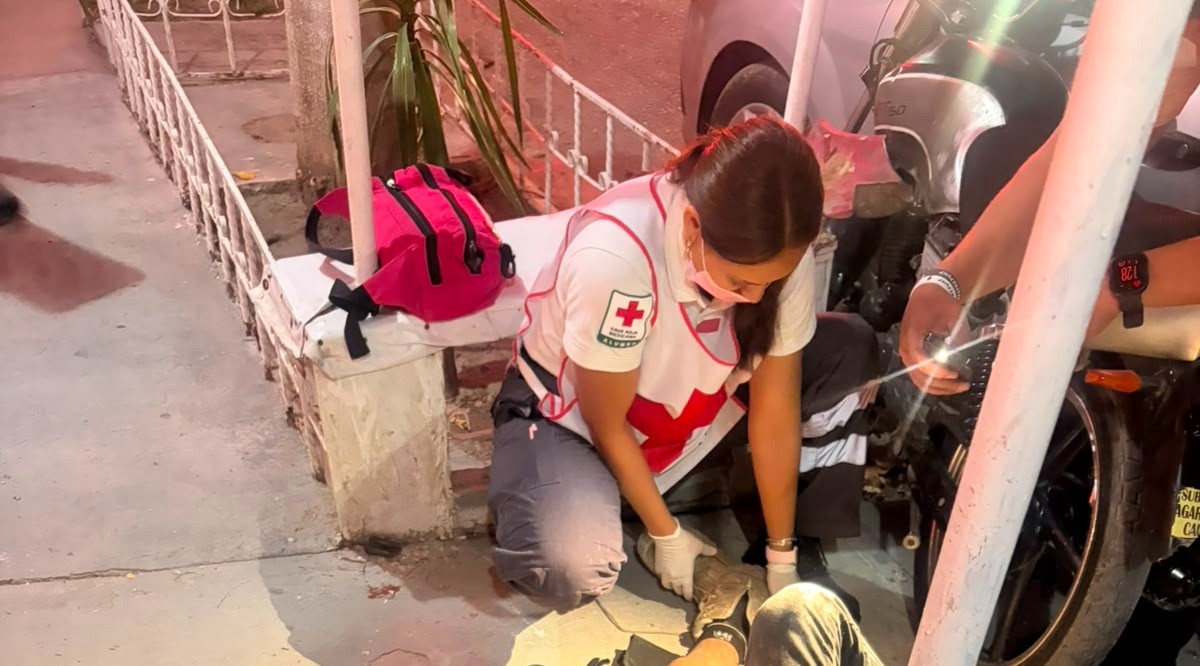 En Gómez Palacio, motociclista resulta lesionado tras chocar contra auto. | Foto: cortesái de Vialidad Gómez Palacio.
