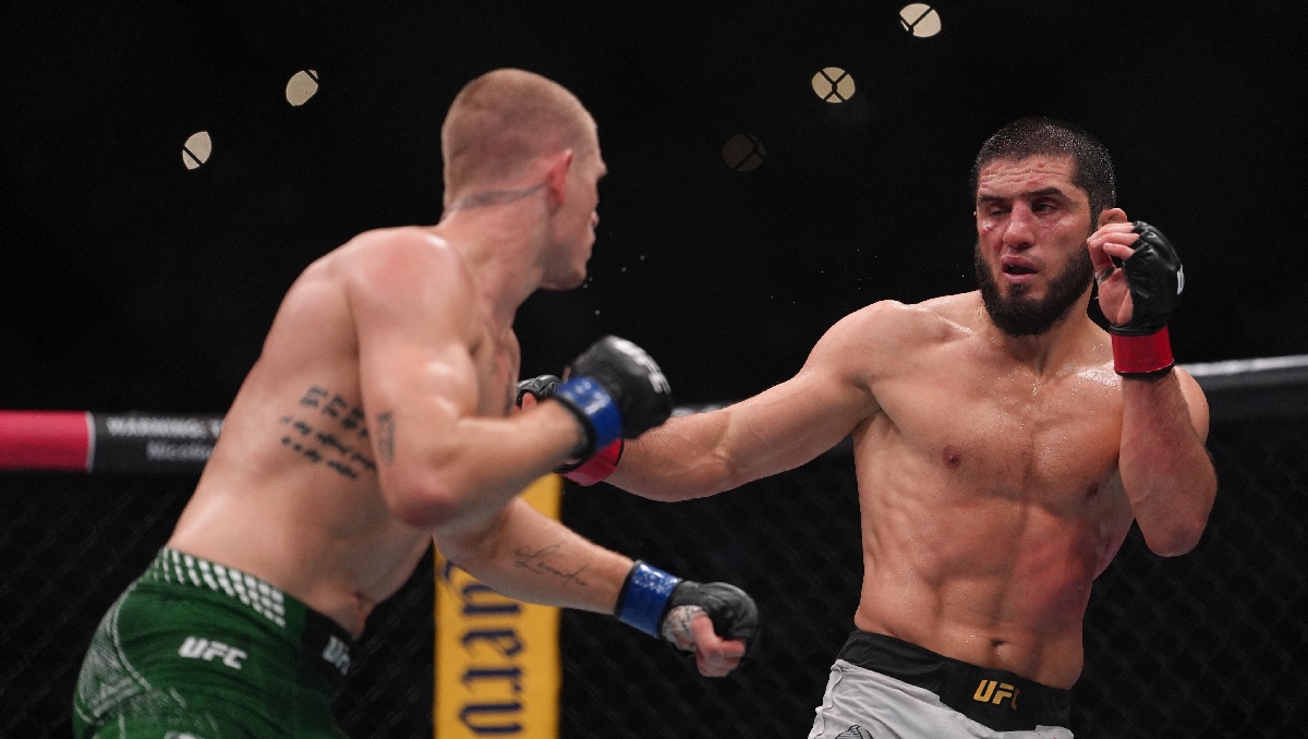 Islam Makhachev derrota a Machado Garry para mantener su cinturón y alcanzar las 17 victorias seguidas (Reuters)