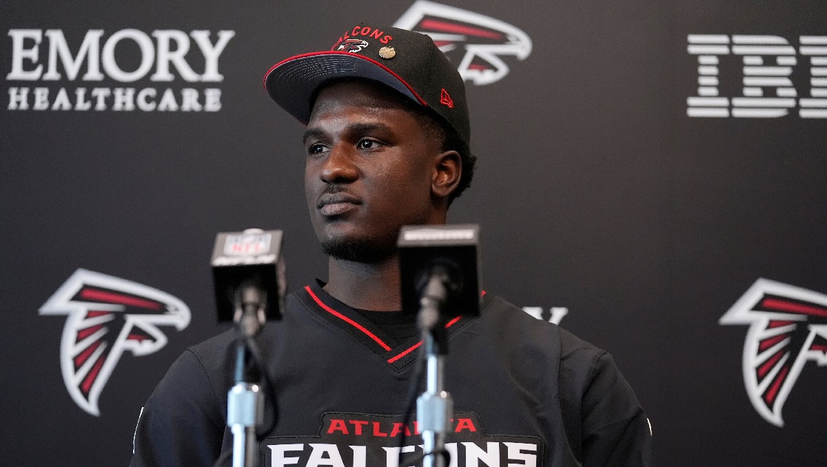 James Pearce Jr, suspendido por la NFL con ocho partidos de la temporada con Atlanta Falcons (AP)