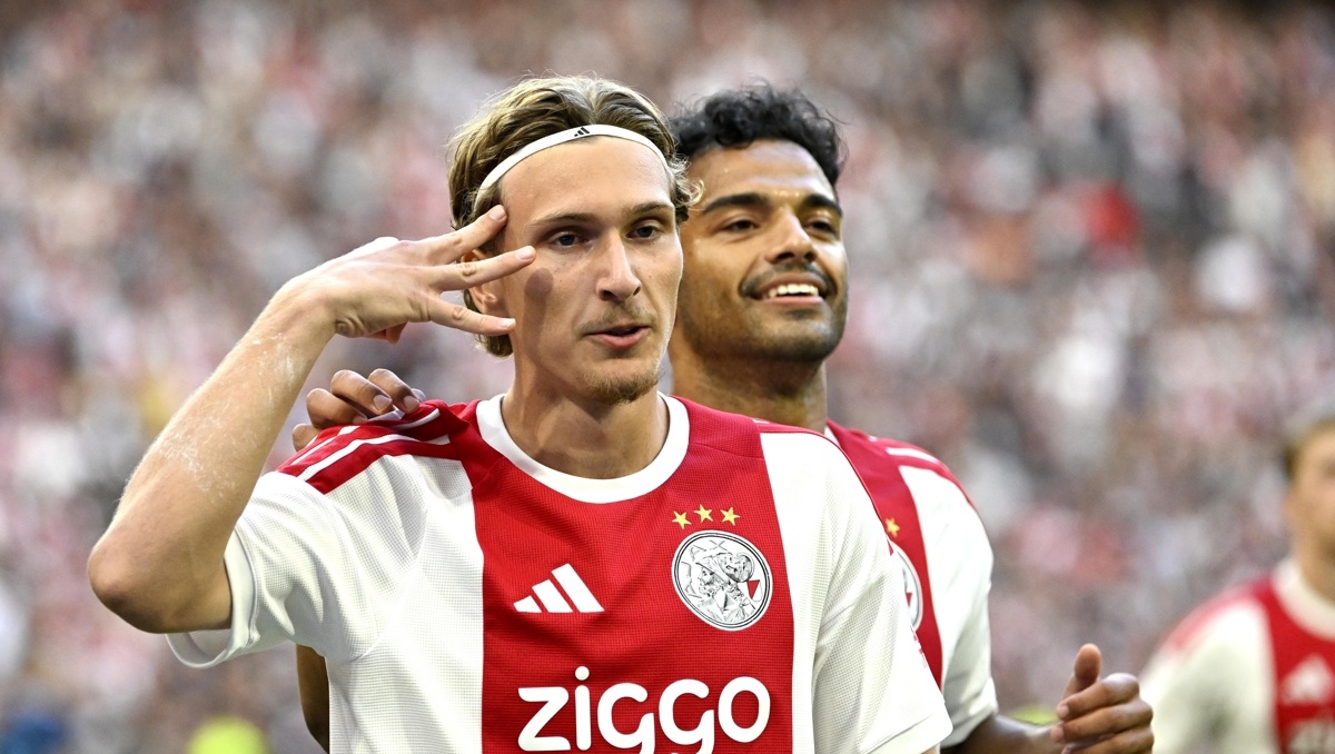 PSG anuncia el fichaje del delantero belga Mika Godts (EFE)