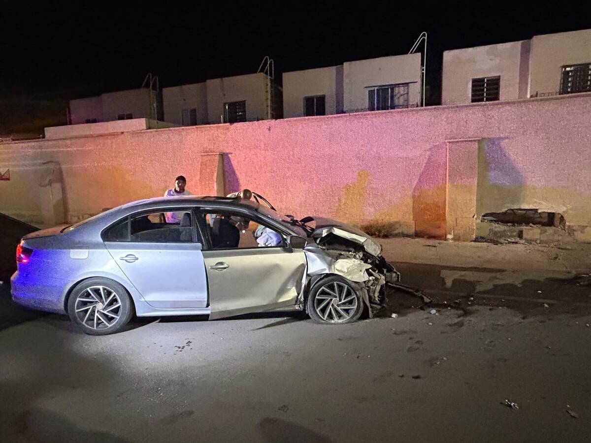 El conductor, presuntamente ebrio y a exceso de velocidad, perdió el control en el bulevar Las Arboledas.| Lucero Sánchez.