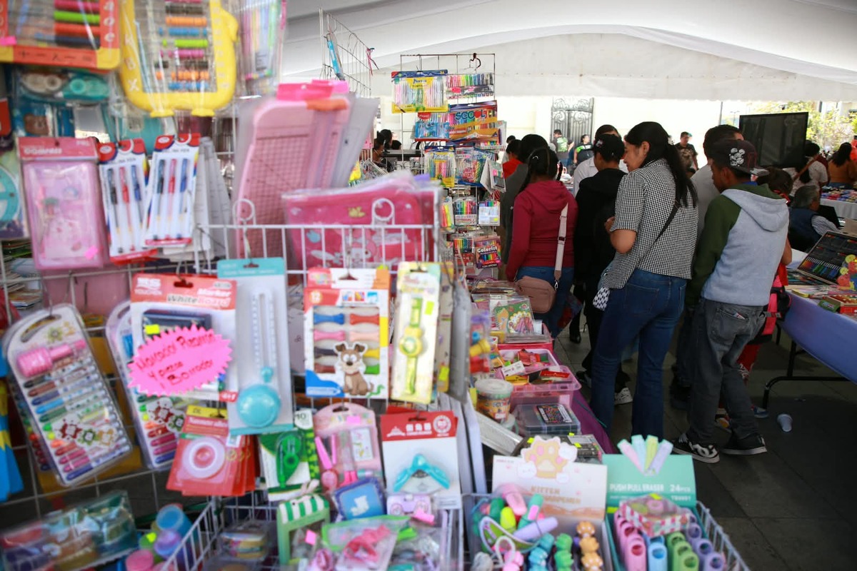El gobierno de Hidalgo distribuirá 471 mil pares de zapatos escolares gratuitos. (Jorge Sánchez)