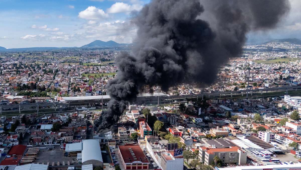 El incendio fue controlado con el apoyo de bomberos del Valle de Toluca. Foto: RRSS del Ayuntamiento de Toluca