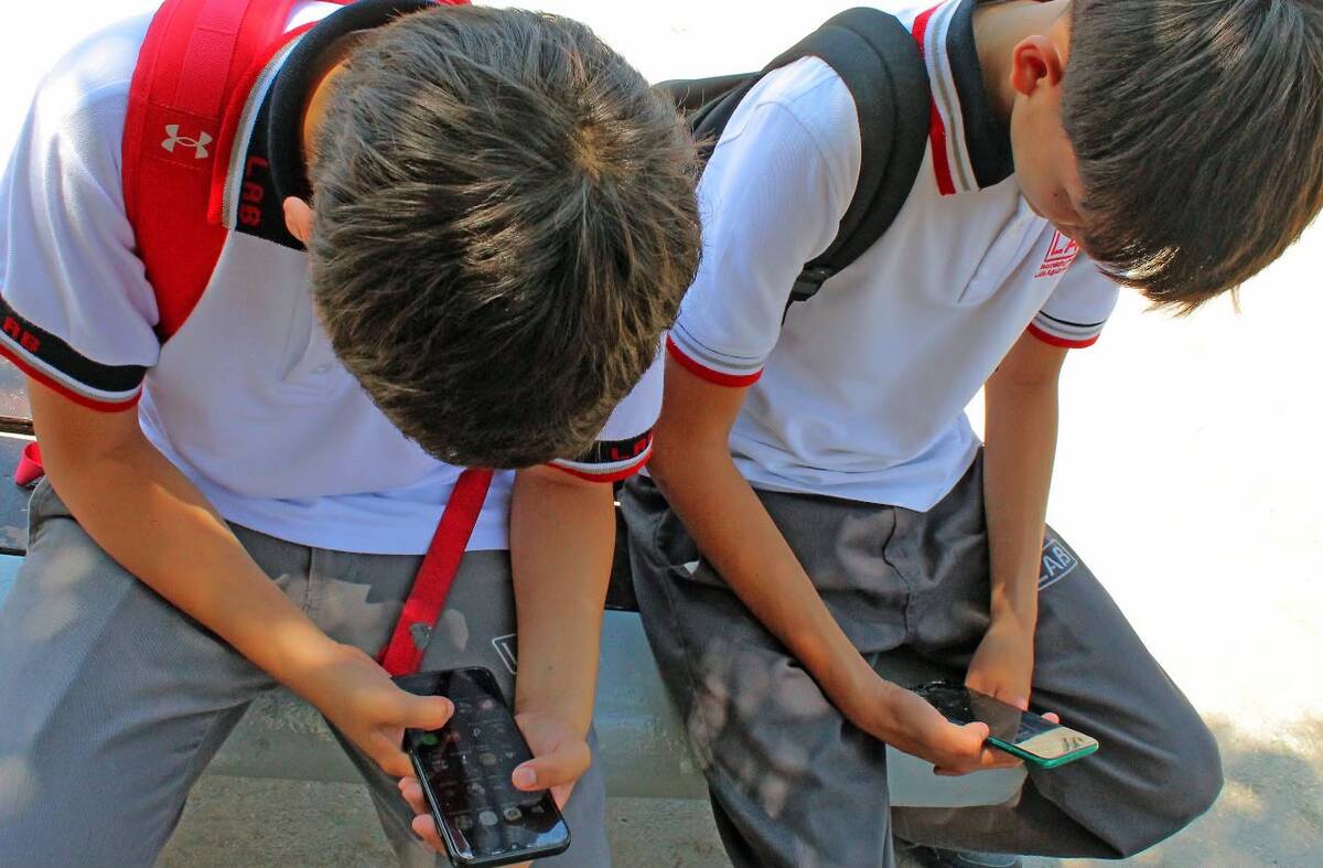 El celular pierde permiso de entrada al salón en más de veinte estados