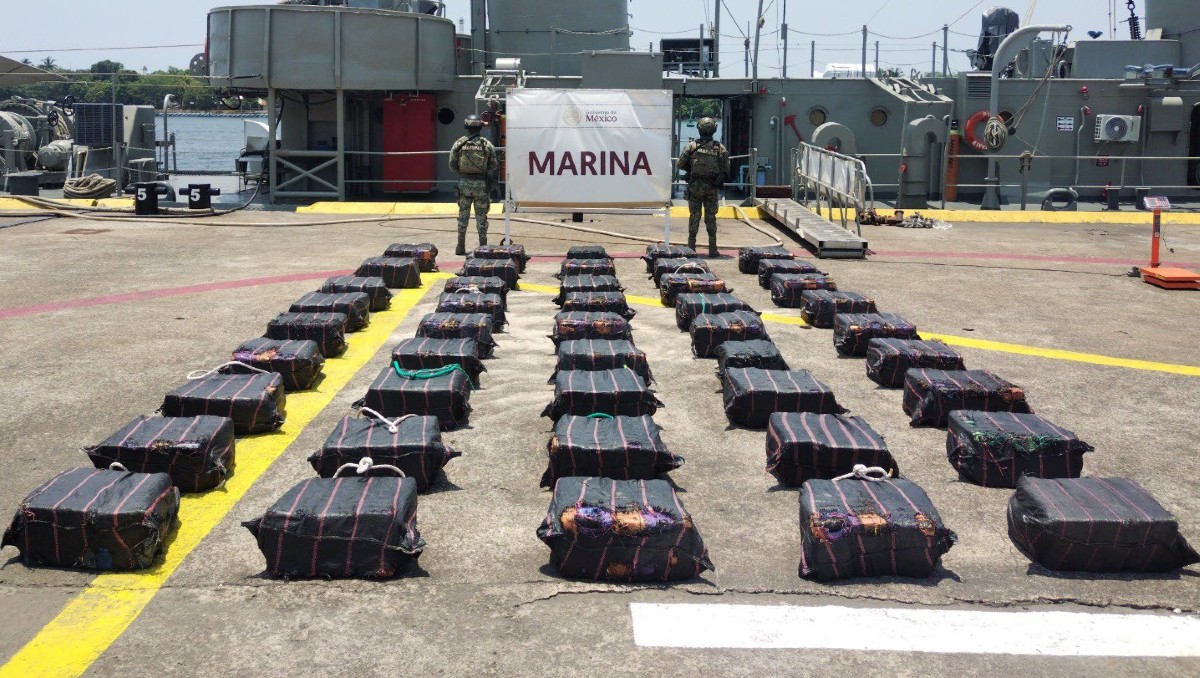 Semar aseguró 54 bultos con más de 1.6 toneladas de cocaína en las costas de Michoacán. | Foto: Gabinete de Seguridada