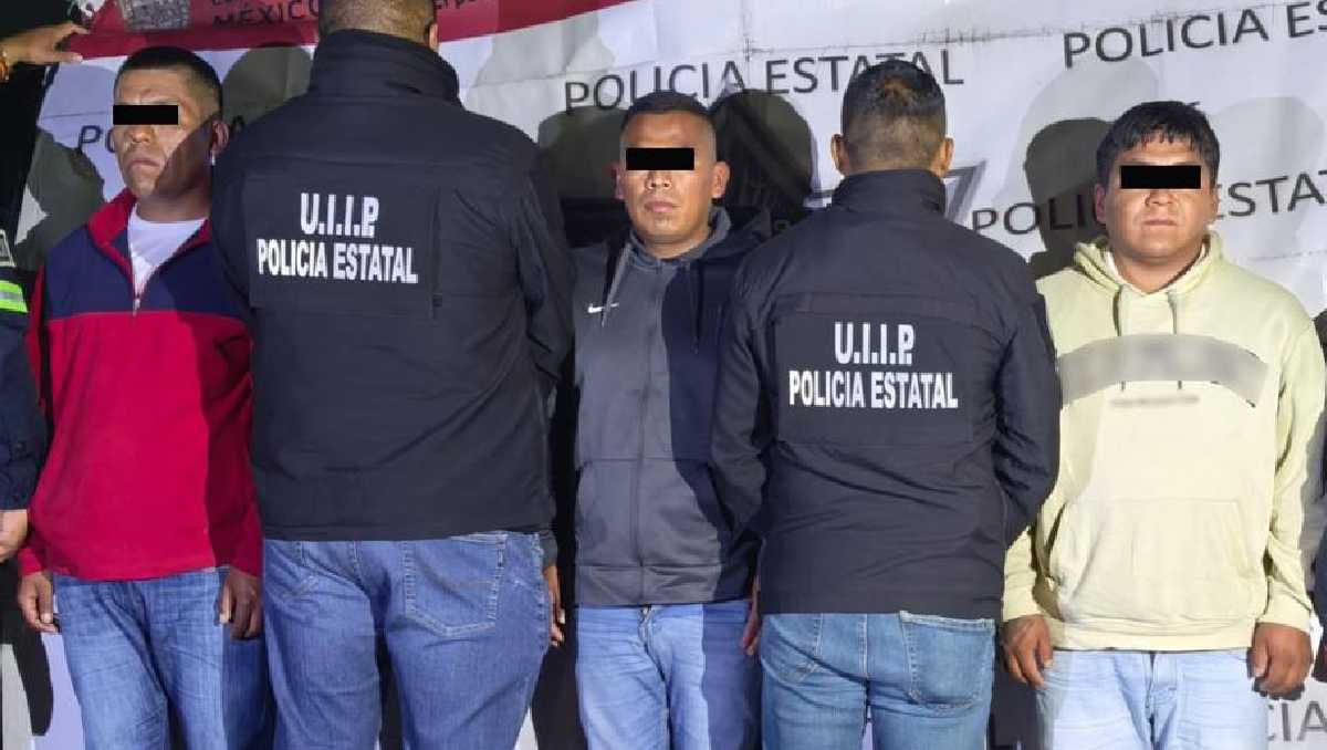 Los detenidos por extorsión tenían en su posesión bolsas con drogas y cartuchos de armas. | Foto: SSEM