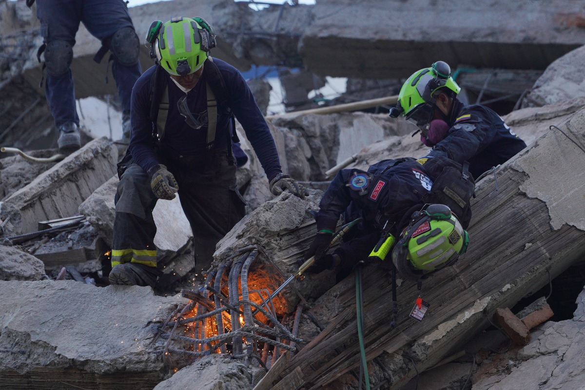 Equipo de rescate encuentran muertos a Valentina Venegas y juan Esteban | Foto: AP