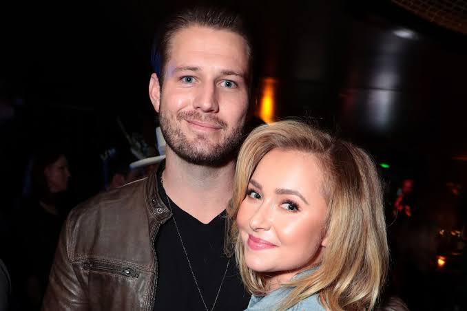 Fans exigen investigación vs pareja de Hayden Panettiere tras morir
