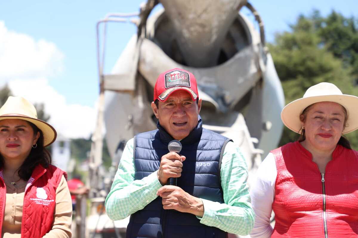 El presidente municipal informó que en esta jornada se aterrizaron alrededor de 16 millones de pesos en diversas obras. | Foto: Especial