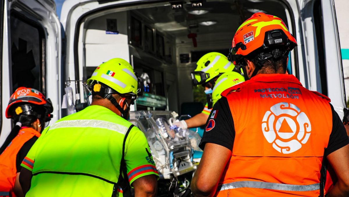 El traslado se realizó en el helicóptero de Protección Civil de Nuevo León. Foto: Especial