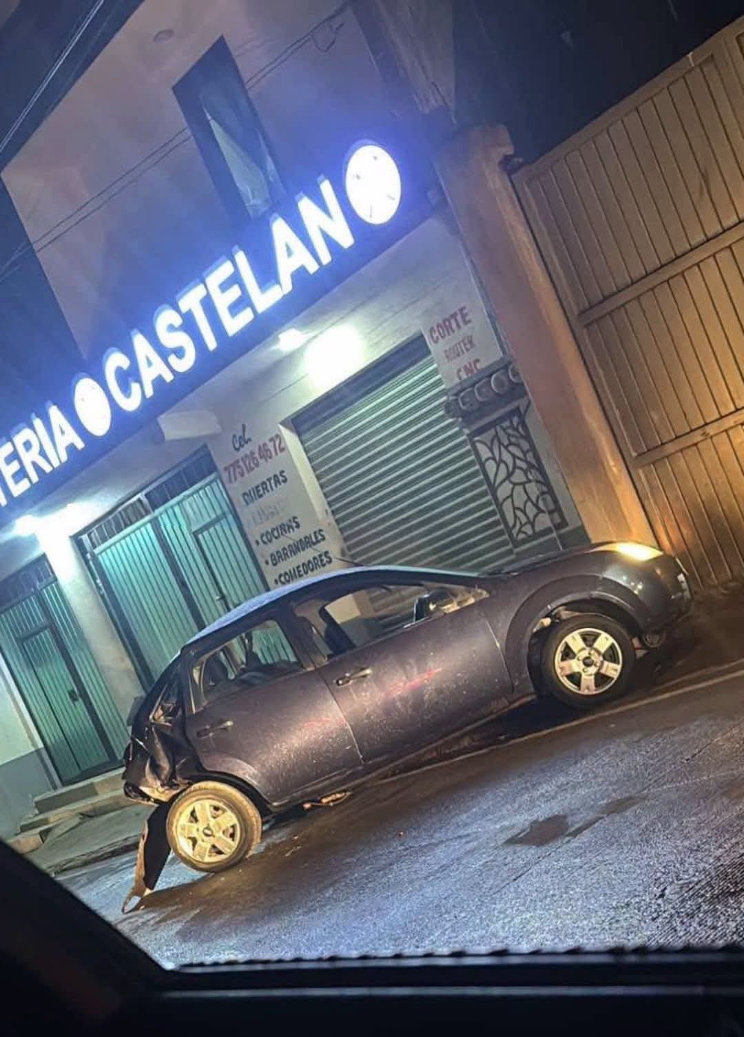 Un vehículo habría sido impactado en la parte trasera por otra unidad cuando se dirigía hacia la entrada de la localidad. (Especial)