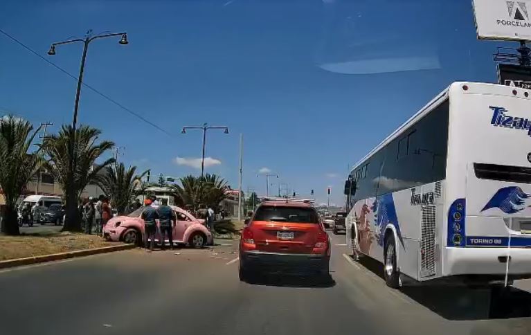 Accidente sobre la carretera federal México-Tuxpan. (Cortesía)
