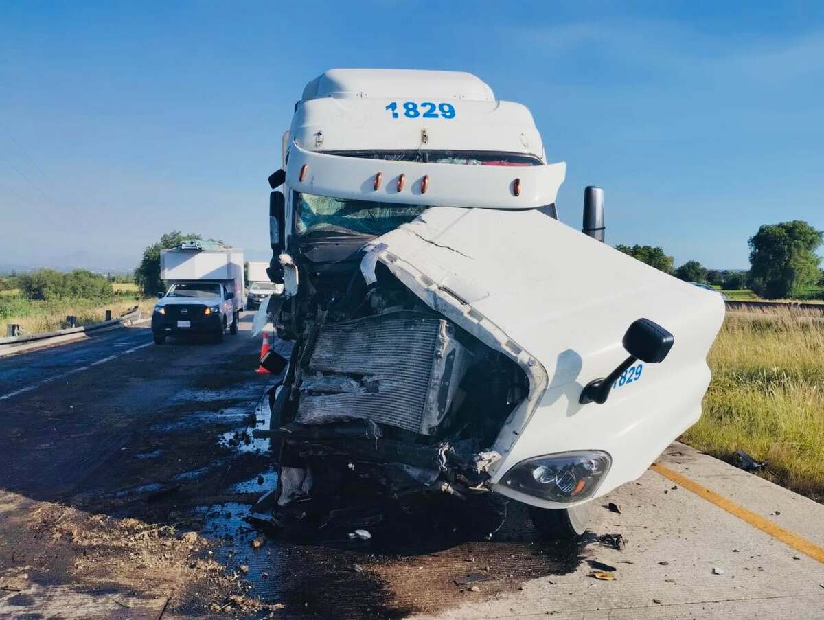 Choque entre tres tráileres deja un herido en el Arco Norte. (Cortesía)