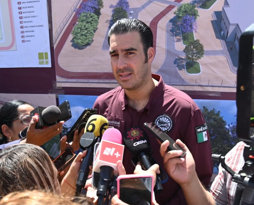 En Gómez Palacio, reconocen a Betzabé Martínez por estrategia de paz. | Foto: cortesía Ayuntamiento de Gómez Palacio.