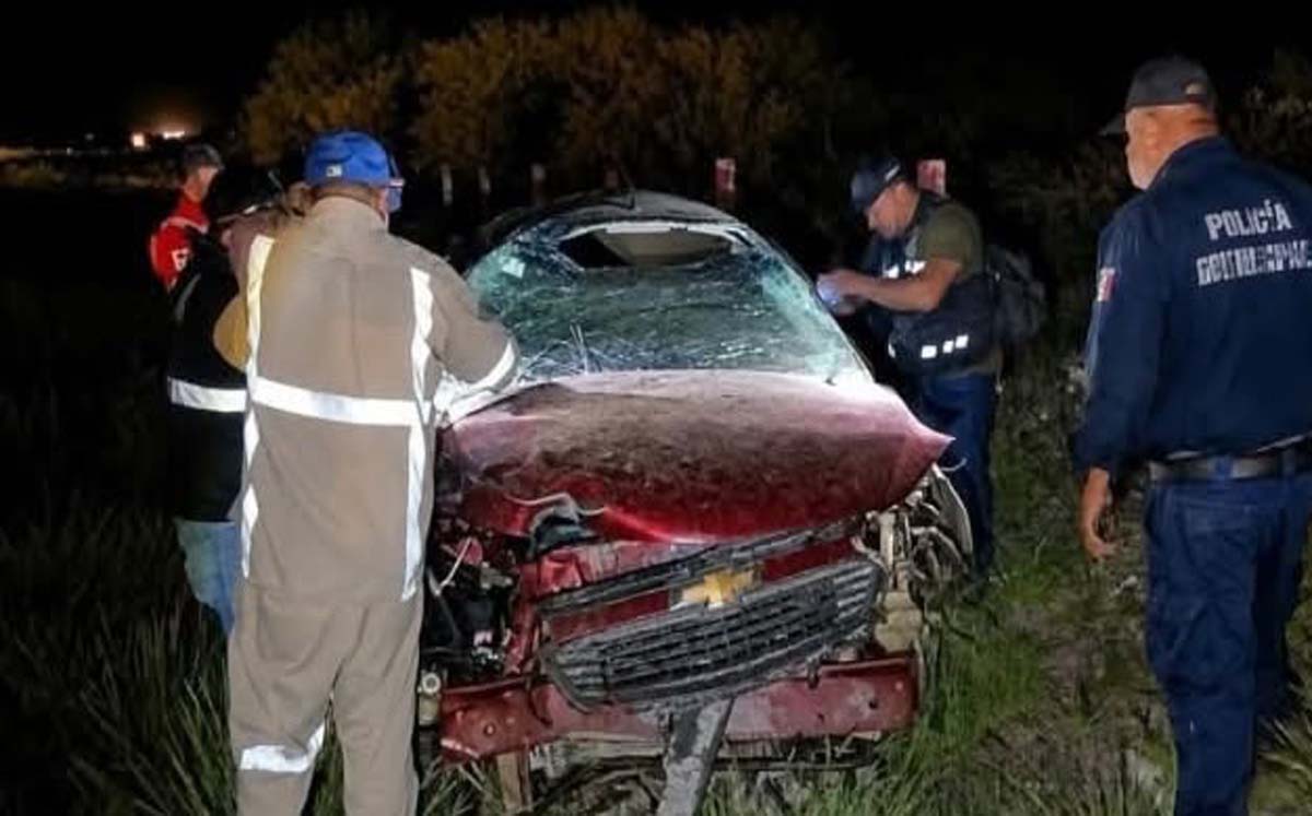 Mueren dos personas en volcadura en Durango. | Foto: Cortesía