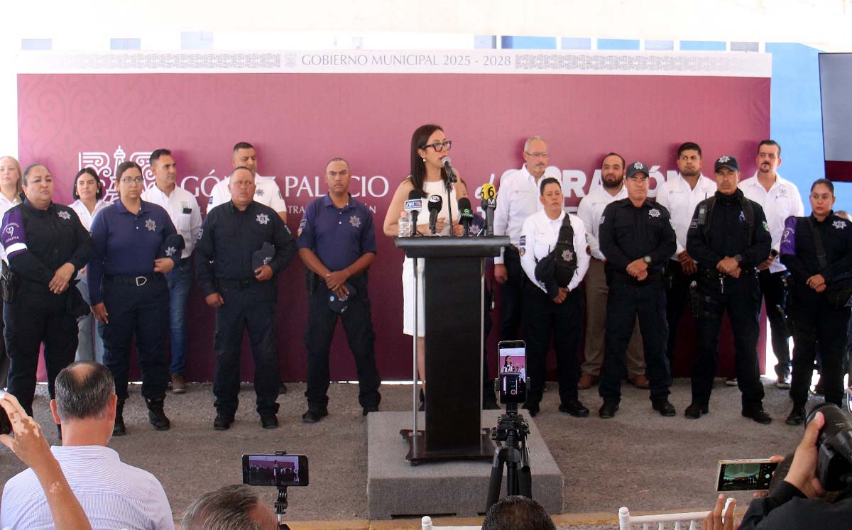 Reconocen a policías de Gómez Palacio. | Foto: Rolando Riestra