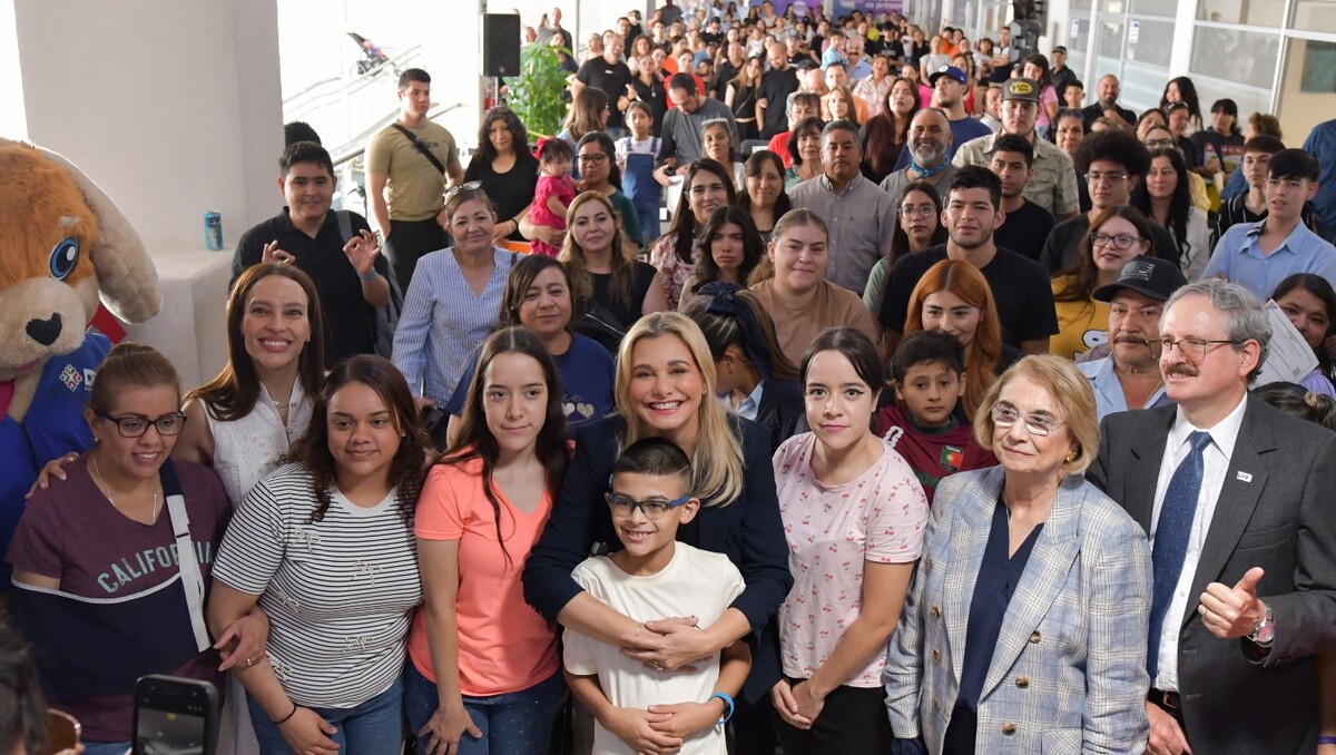 La titular del Ejecutivo agradeció al personal del DIF por la labor que realiza | Foto: Cortesía.