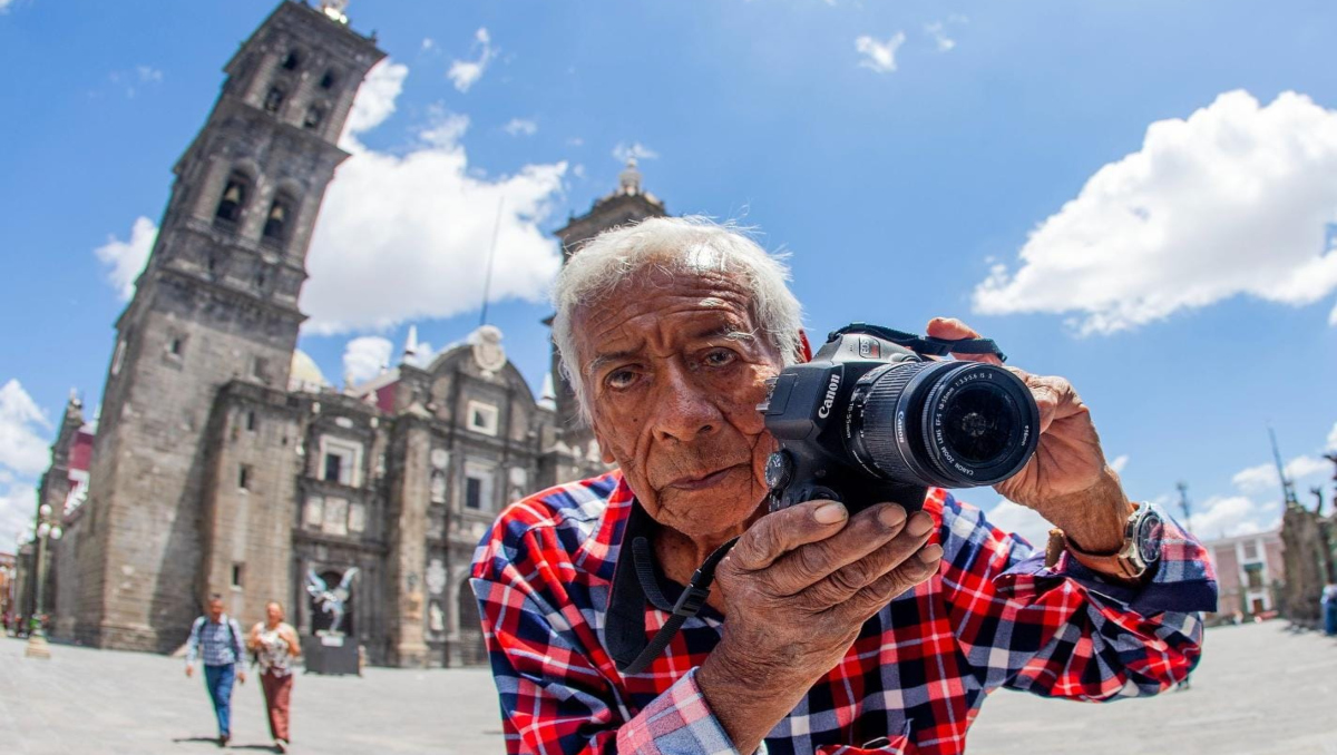 Don Demetrio, el último fotógrafo del Zócalo de Puebla | Melanie Torres