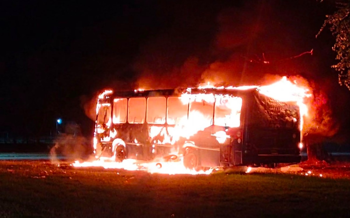 Incendio de autobús en Tampico. | Alberto Cano