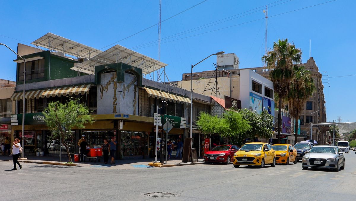 Operativo en el Centro de Torreón vigilará banquetas, basura, escombro y vehículos abandonados. | Verónica Rivera