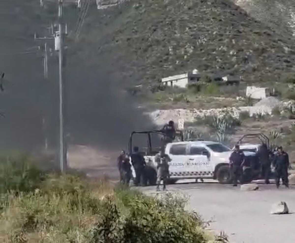 Queman cuatro vehículos oficiales en Ixmiquilpan, Hidalgo. (Video)