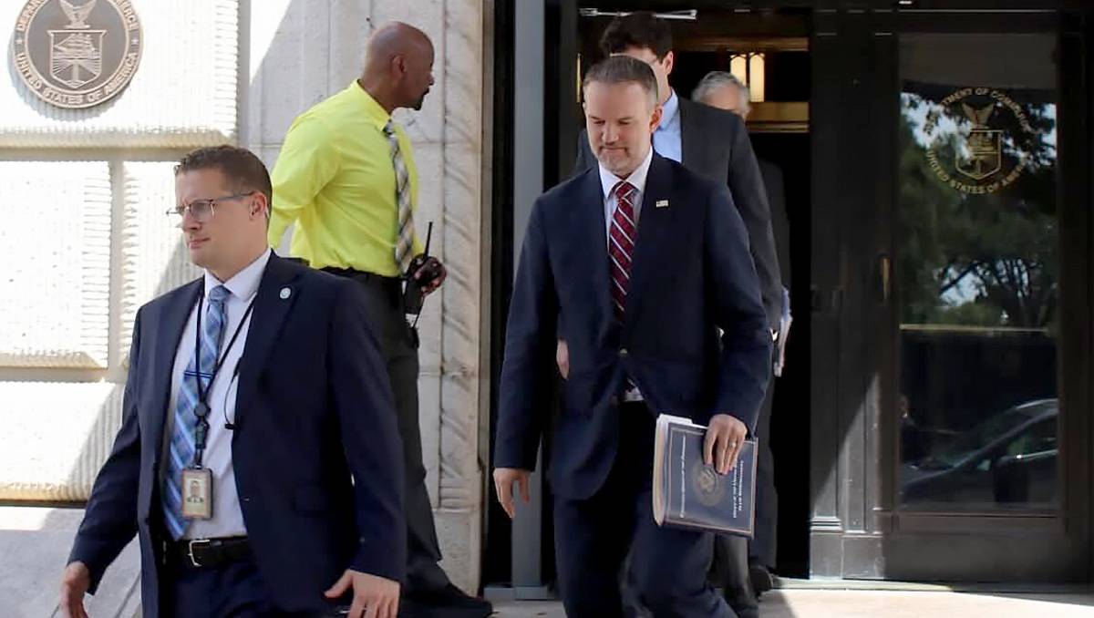 El representante de Comercio de Estados Unidos, Jamieson Greer sale del Departamento de Comercio de Estados Unidos. | AP