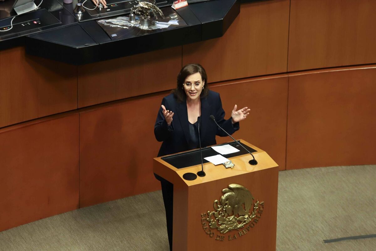 El reto de Lilly Téllez a la bancada de Morena desató un intenso debate en el Senado. | Foto: Cuartoscuro