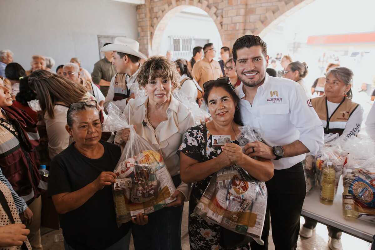 Beto Granados encabeza junto a Silvia Casas Rodríguez entrega de apoyos sociales estatales y municipales