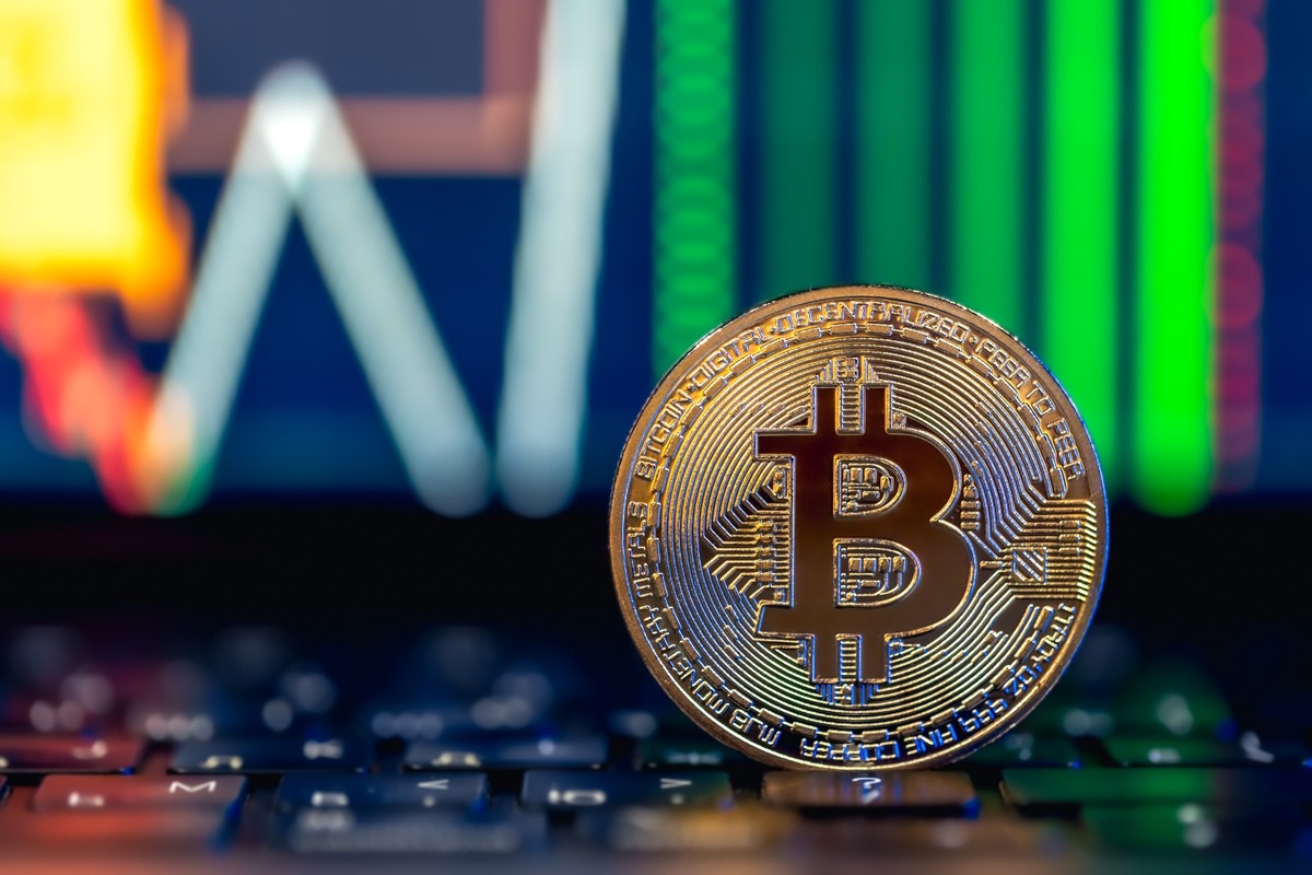 La criptomoneda llegó a caer hasta cerca de los 58 mil 120 dólares a finales de junio. | Especial