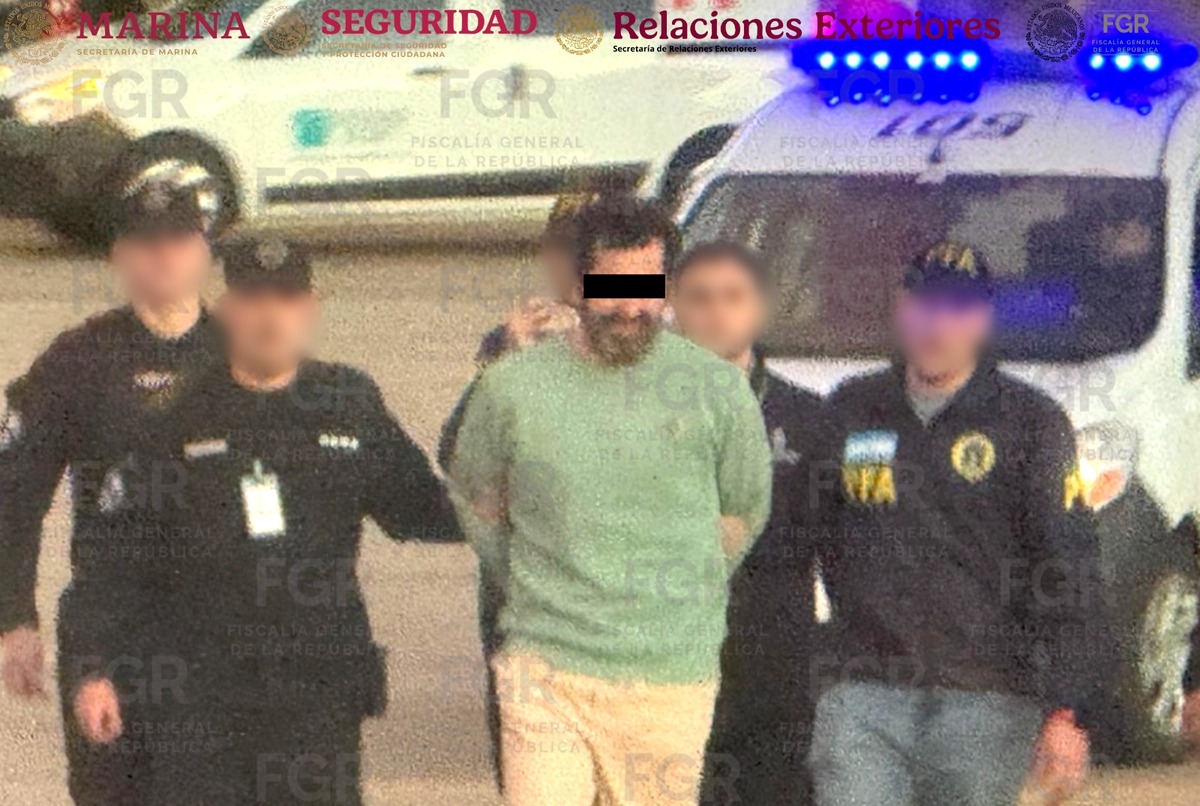 Trasladan a Fernando Farías Laguna a México tras ser detenido en Argentina por el delito de huachicol fiscal.
