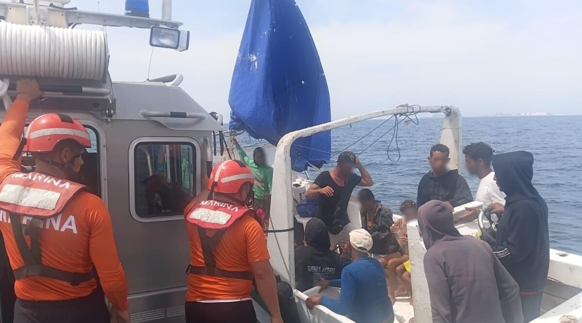 Hallan a migrantes en embarcación. | Foto: Especial