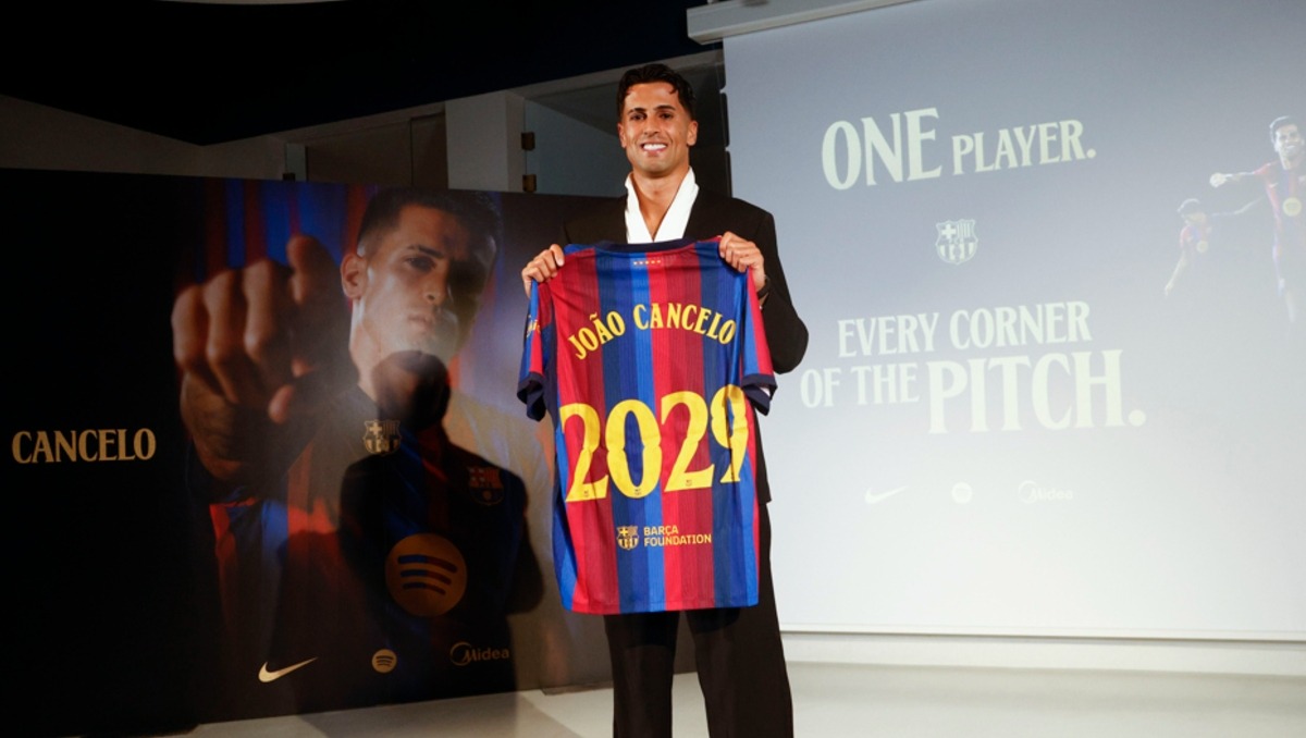 João Cancelo firma con el Barcelona hasta 2029 como agente libre (EFE)